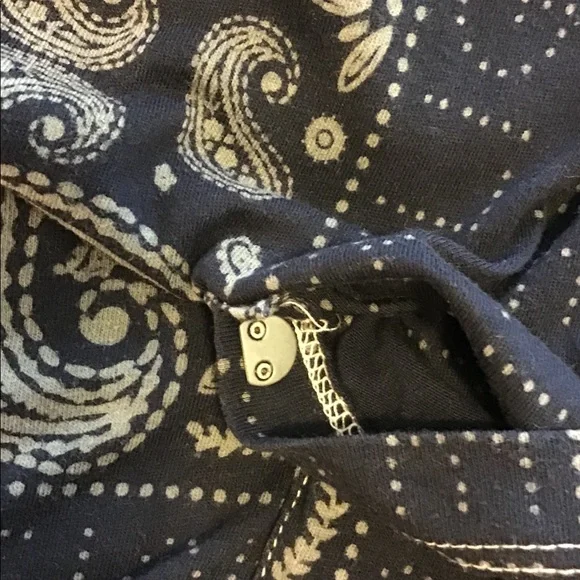 True Religion bandana print logo pocket t-shirt - Picture 4 of 4